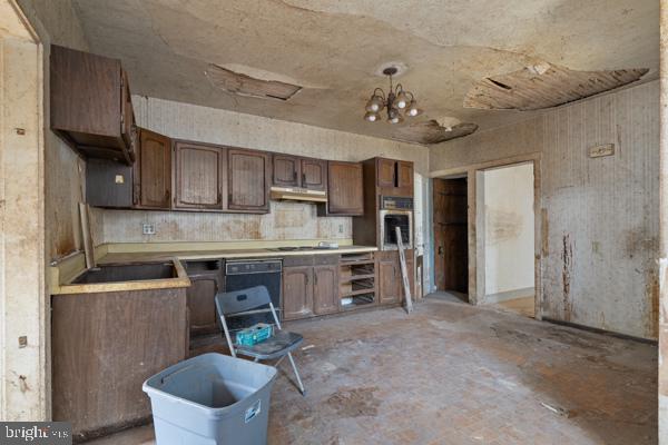 85 E Franklin St