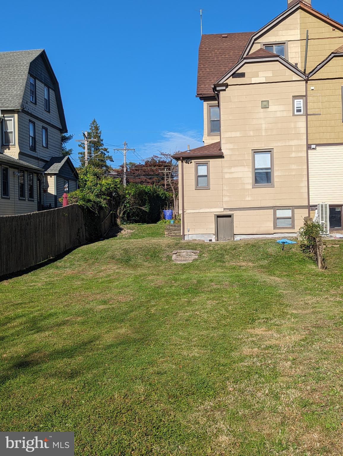 402 W Mount Carmel Ave