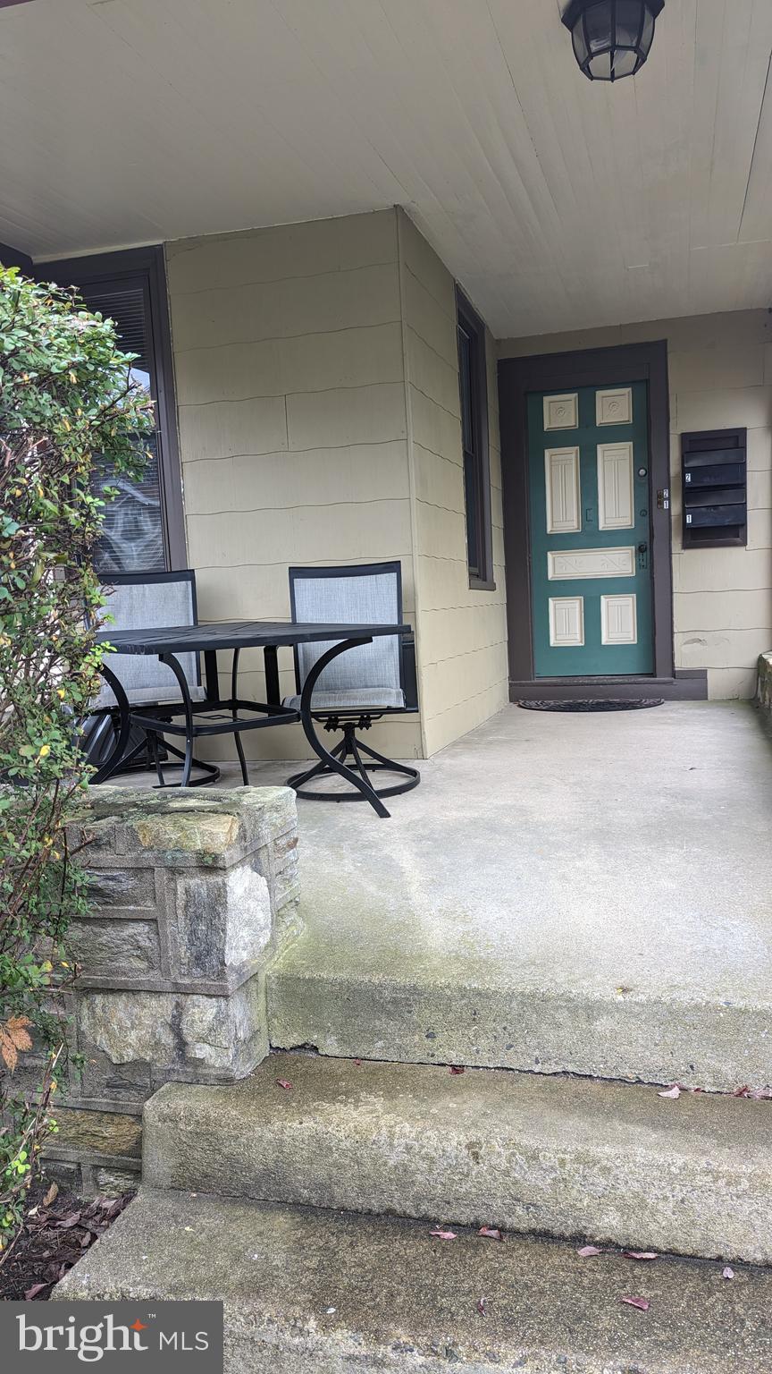402 W Mount Carmel Ave