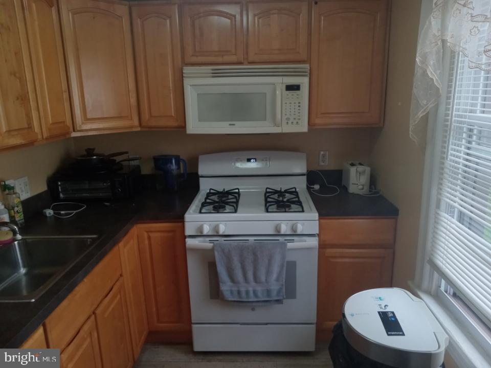 402 W Mount Carmel Ave
