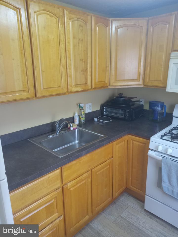402 W Mount Carmel Ave