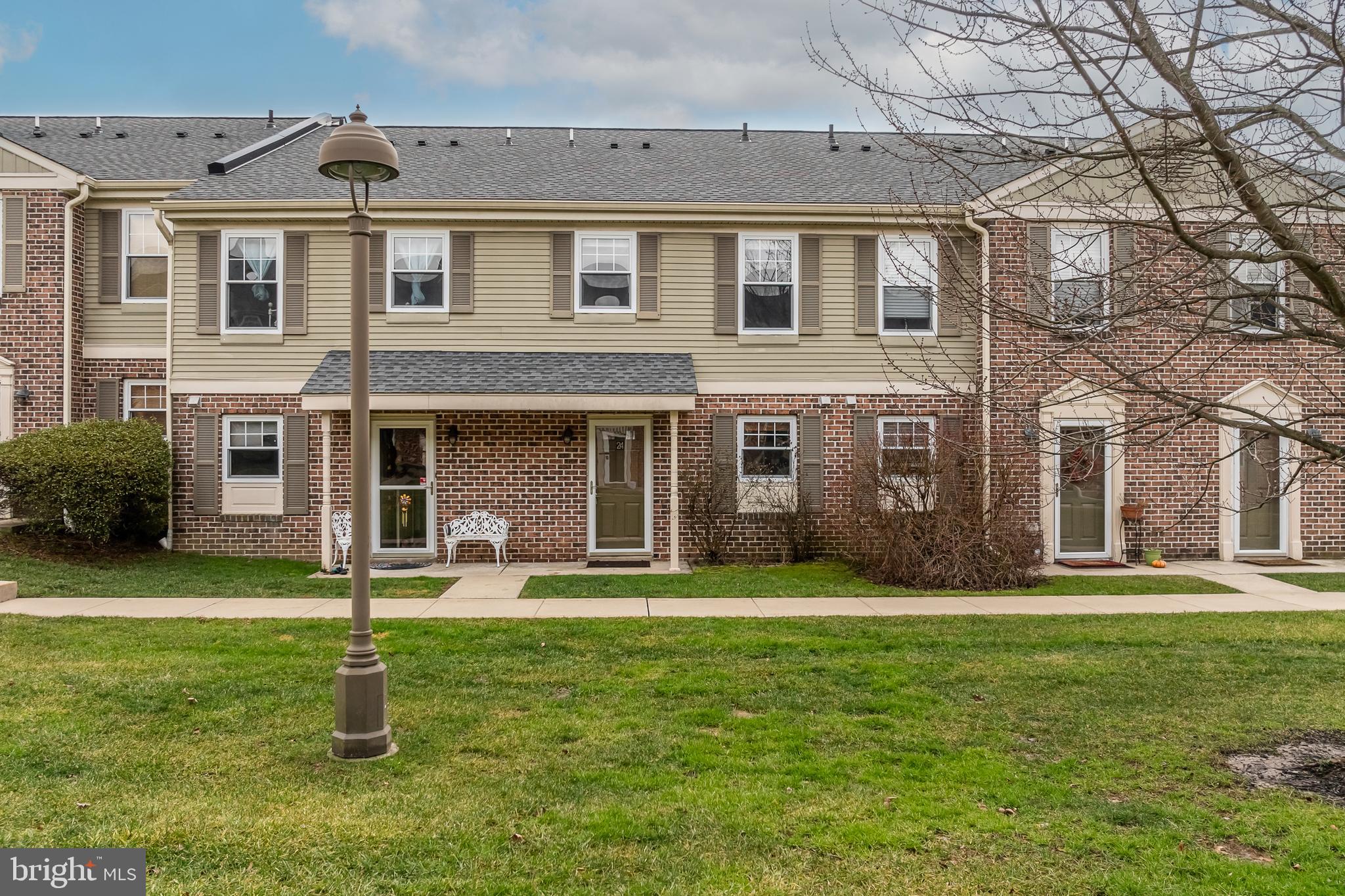 24 Barclay Ct #204 U-24