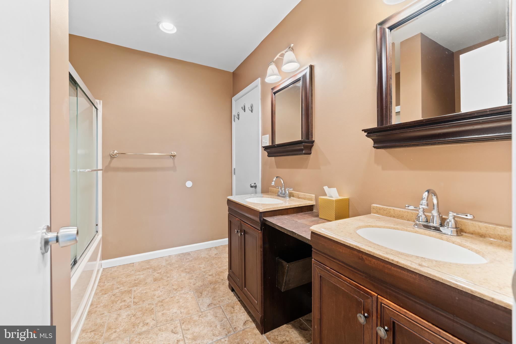 24 Barclay Ct #204 U-24