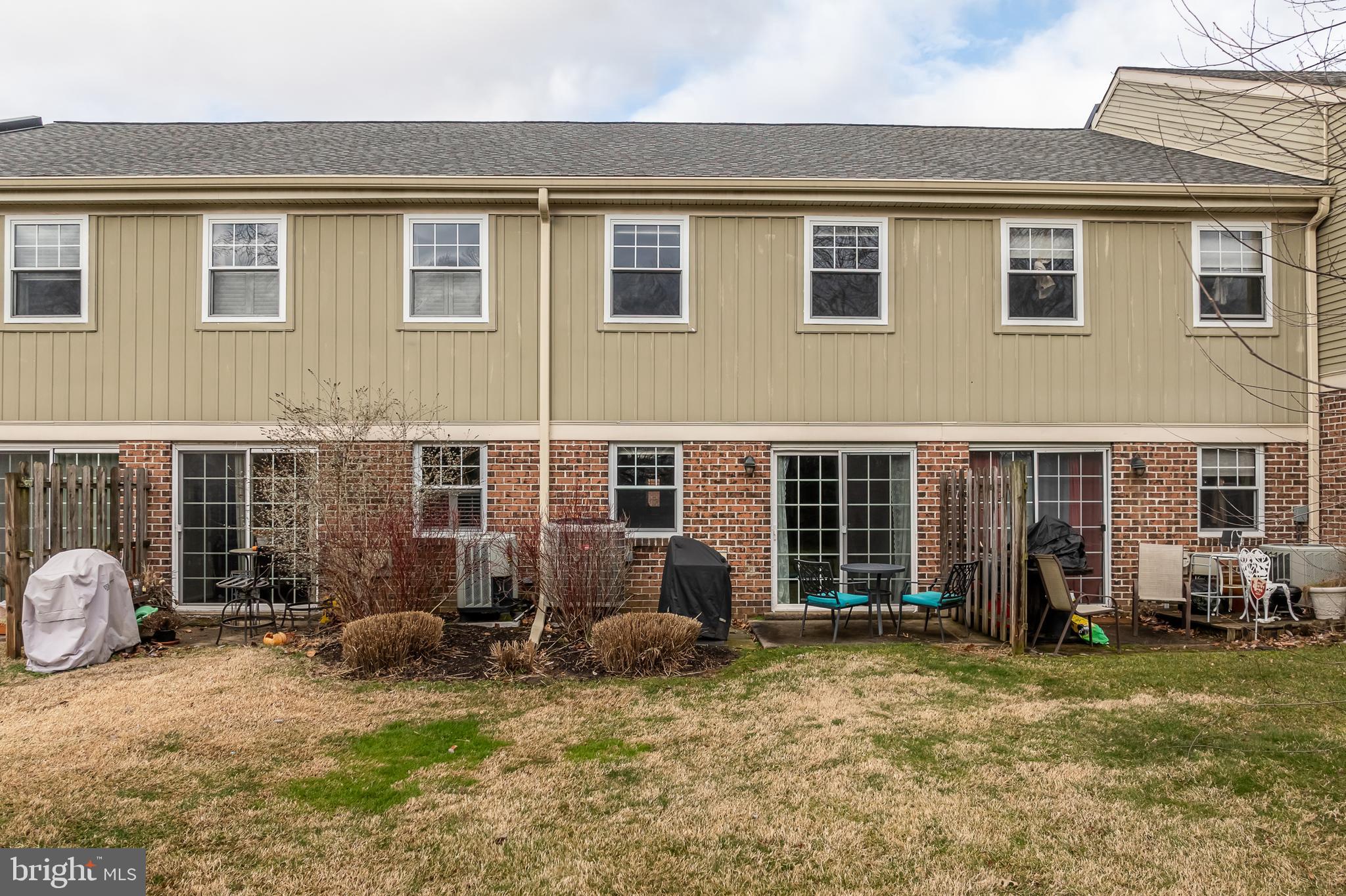24 Barclay Ct #204 U-24