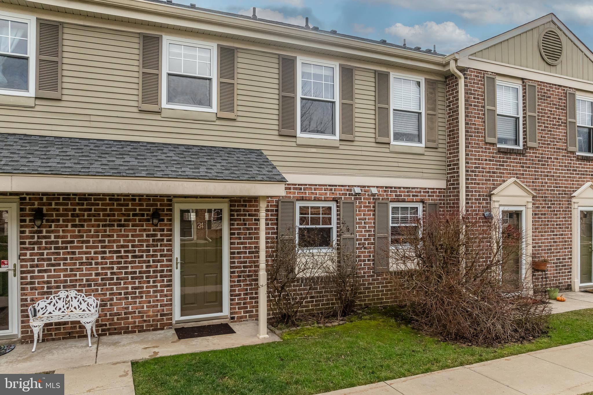 24 Barclay Ct #204 U-24