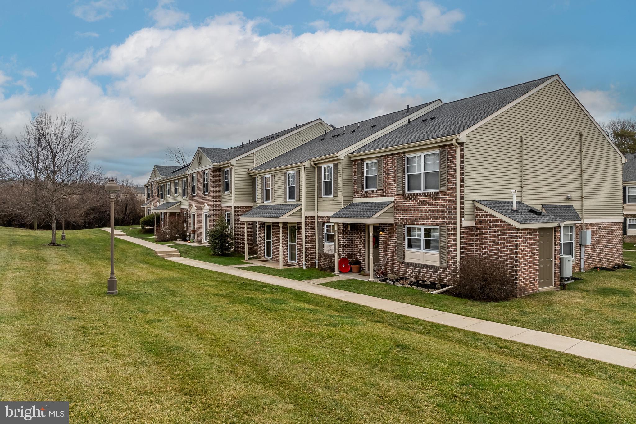 24 Barclay Ct #204 U-24