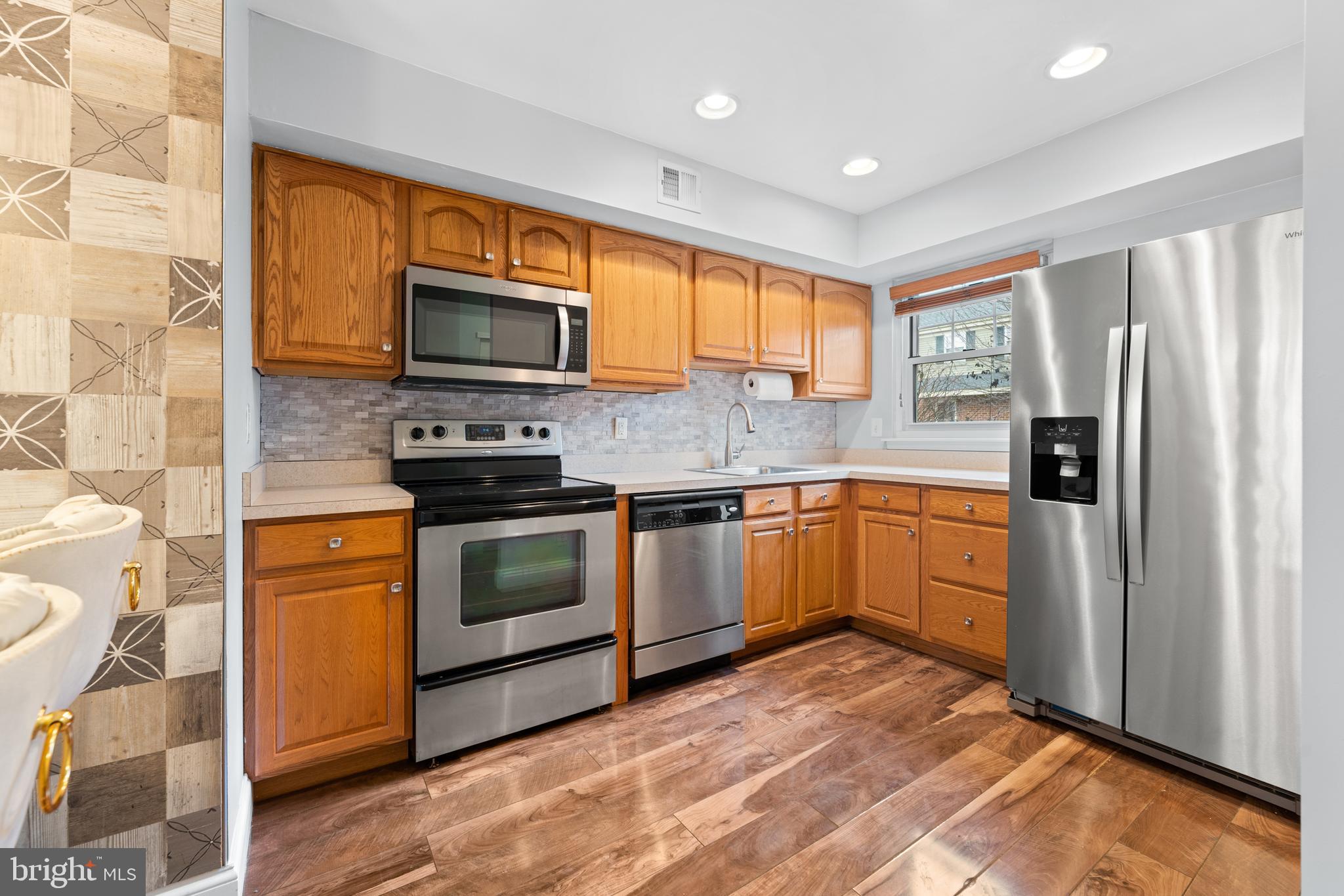 24 Barclay Ct #204 U-24