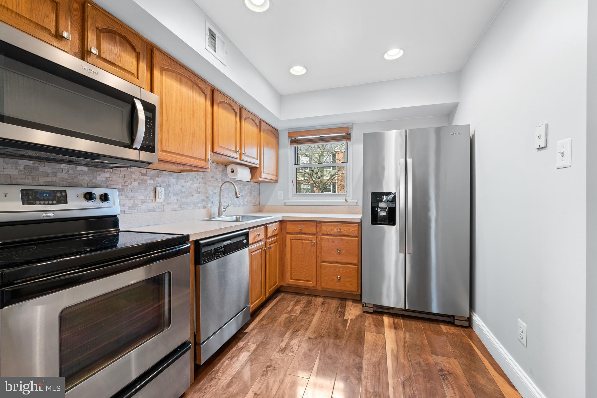 24 Barclay Ct #204 U-24