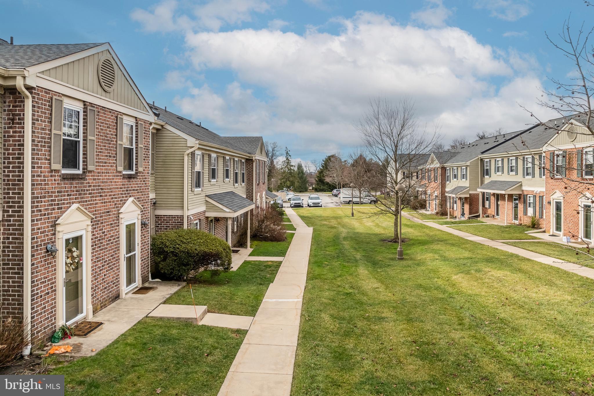 24 Barclay Ct #204 U-24