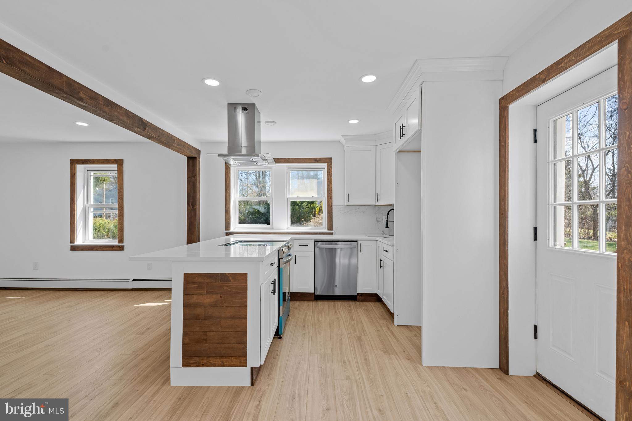 717 2nd Ave