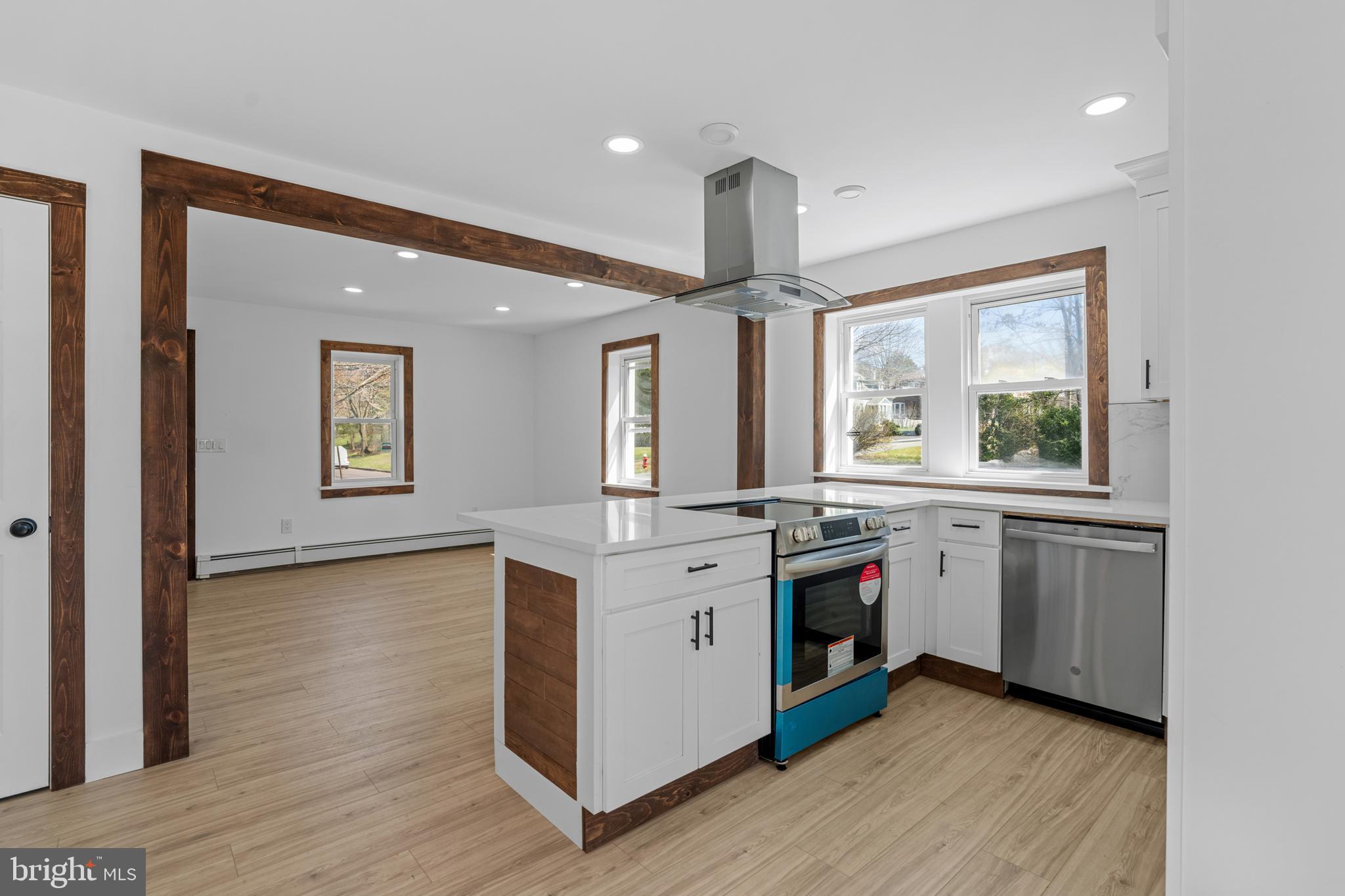 717 2nd Ave
