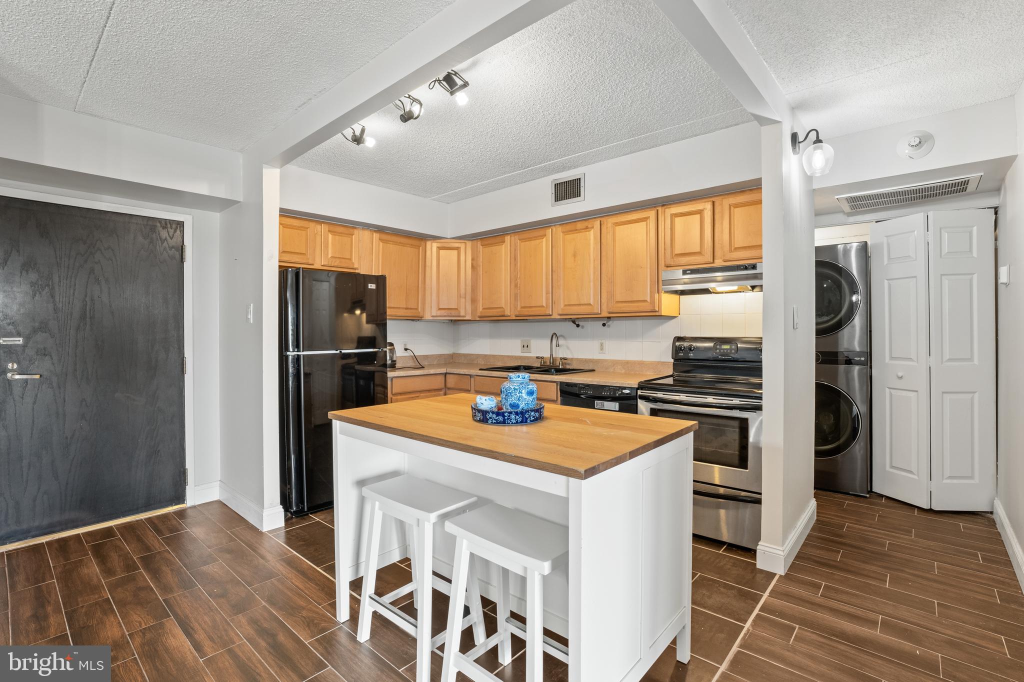 10709 Valley Forge Cir #709
