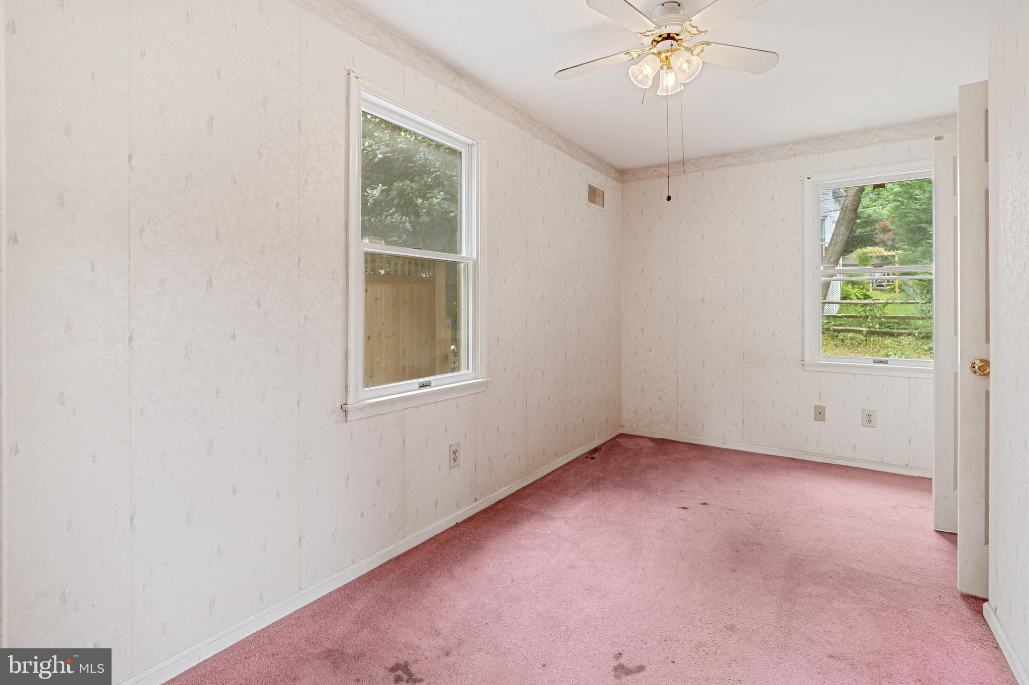 809 E Mermaid Ln