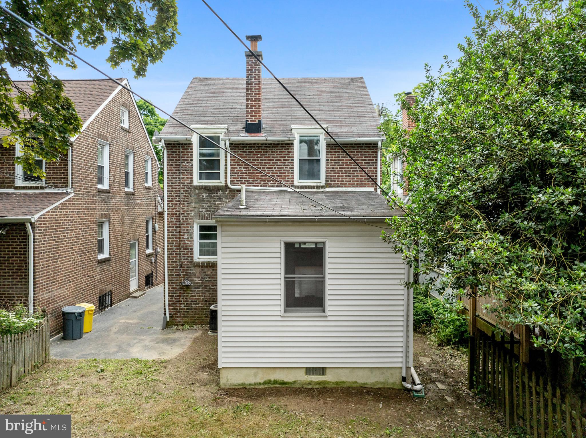 809 E Mermaid Ln
