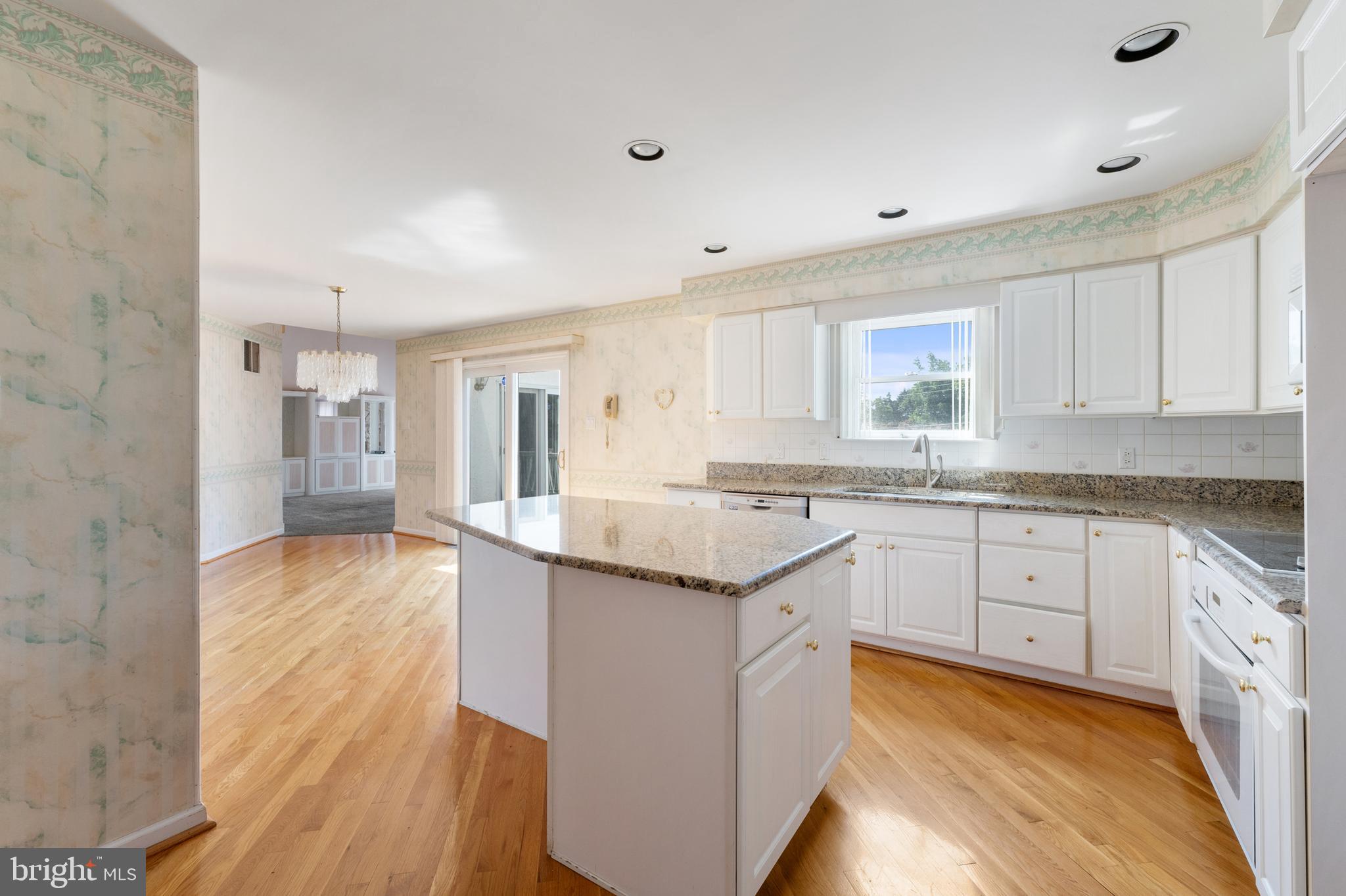 3323 Manor Rd