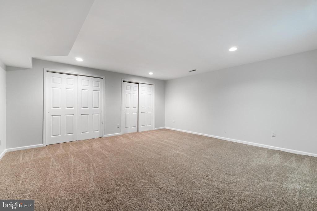 3323 Manor Rd