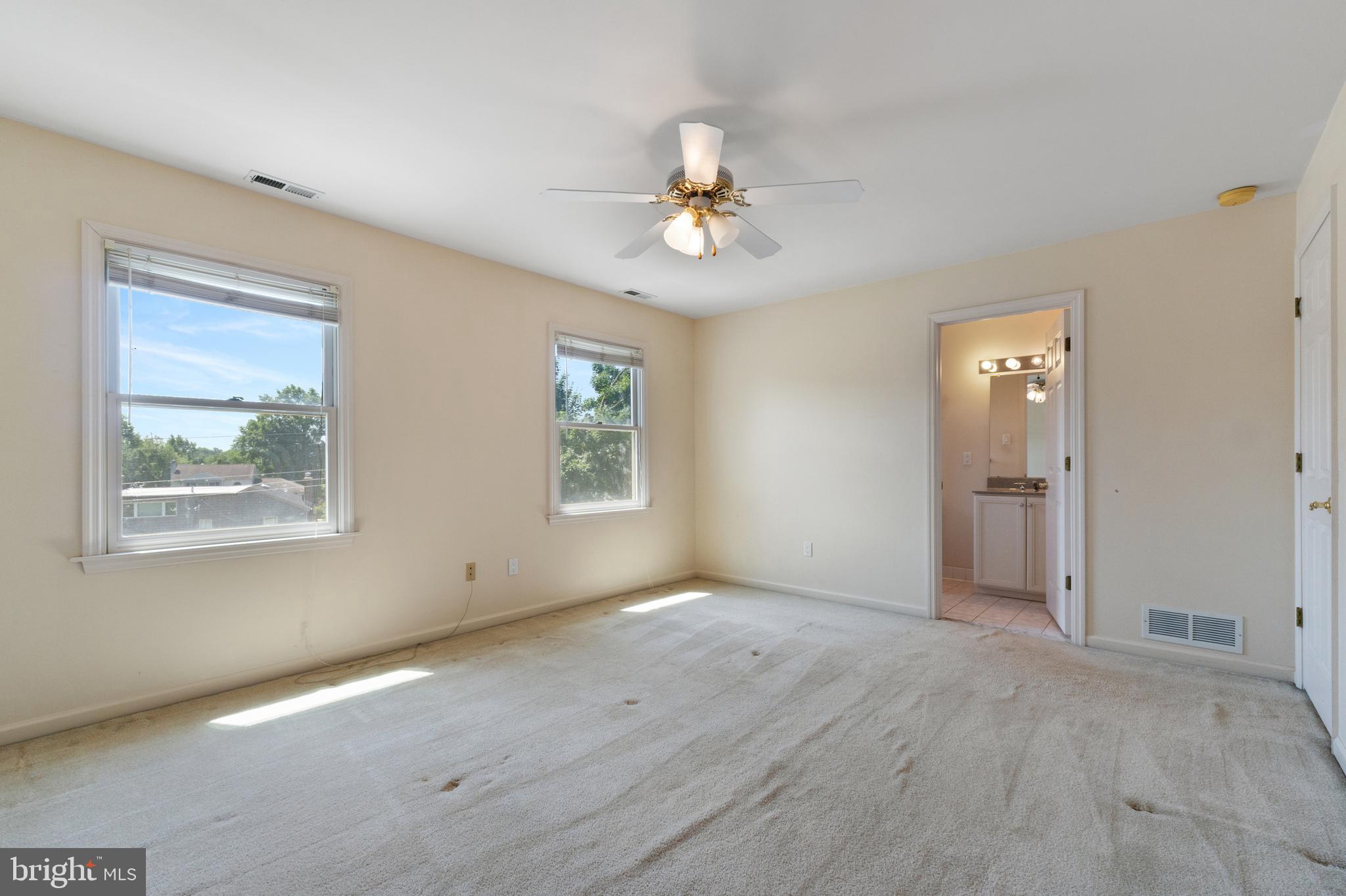 3323 Manor Rd