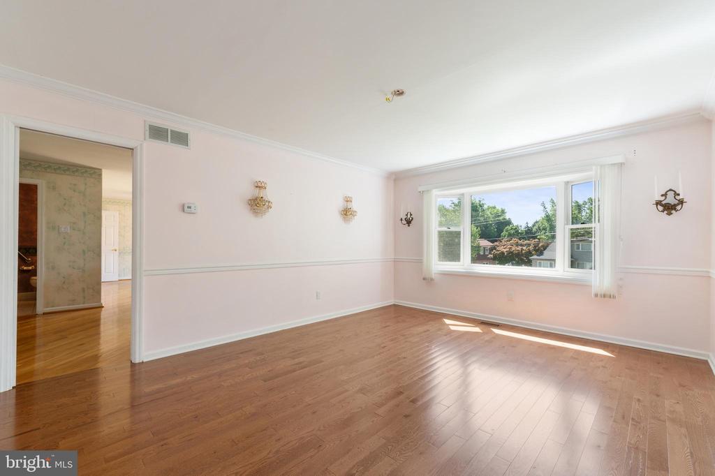 3323 Manor Rd