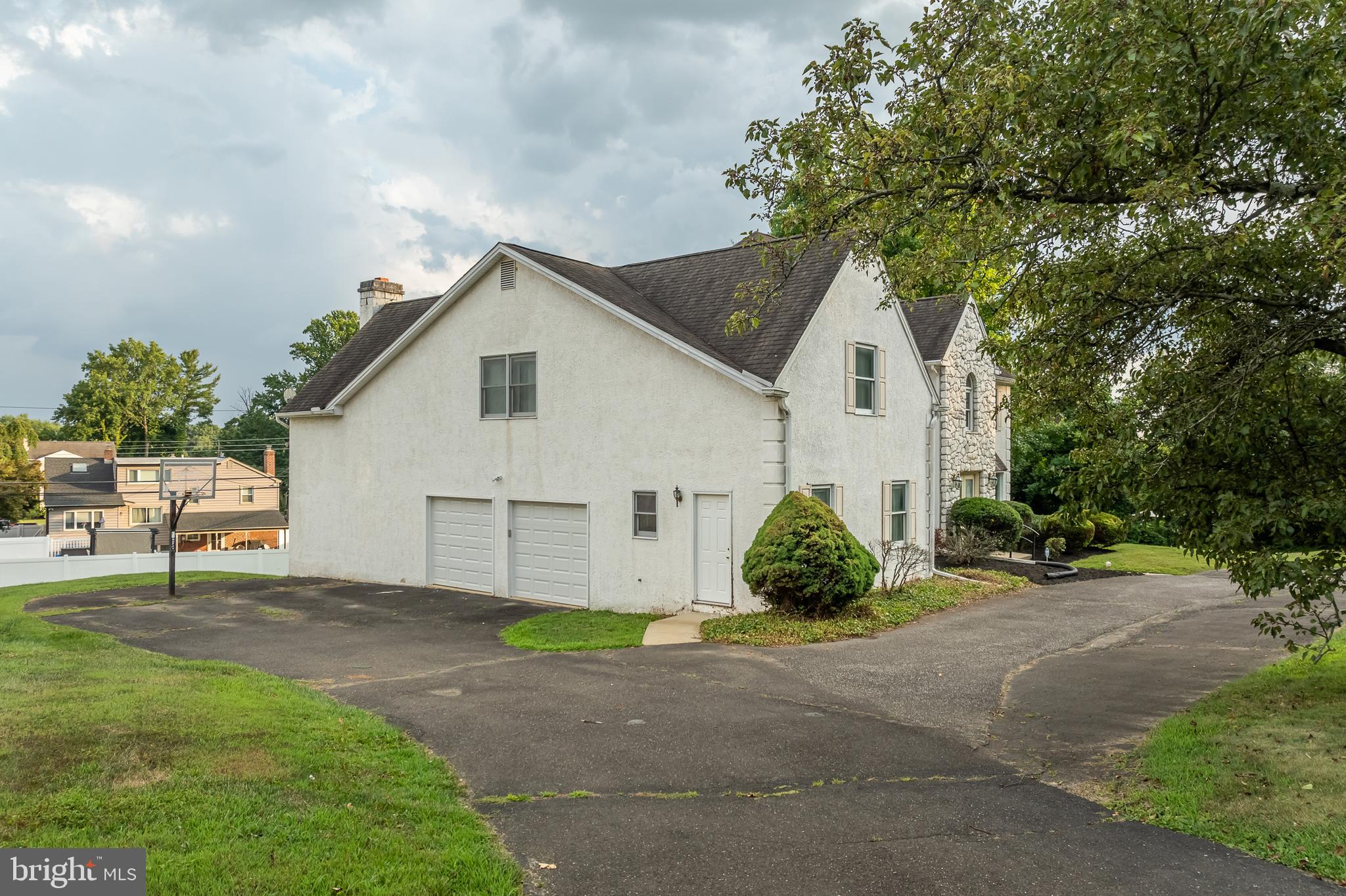 3323 Manor Rd