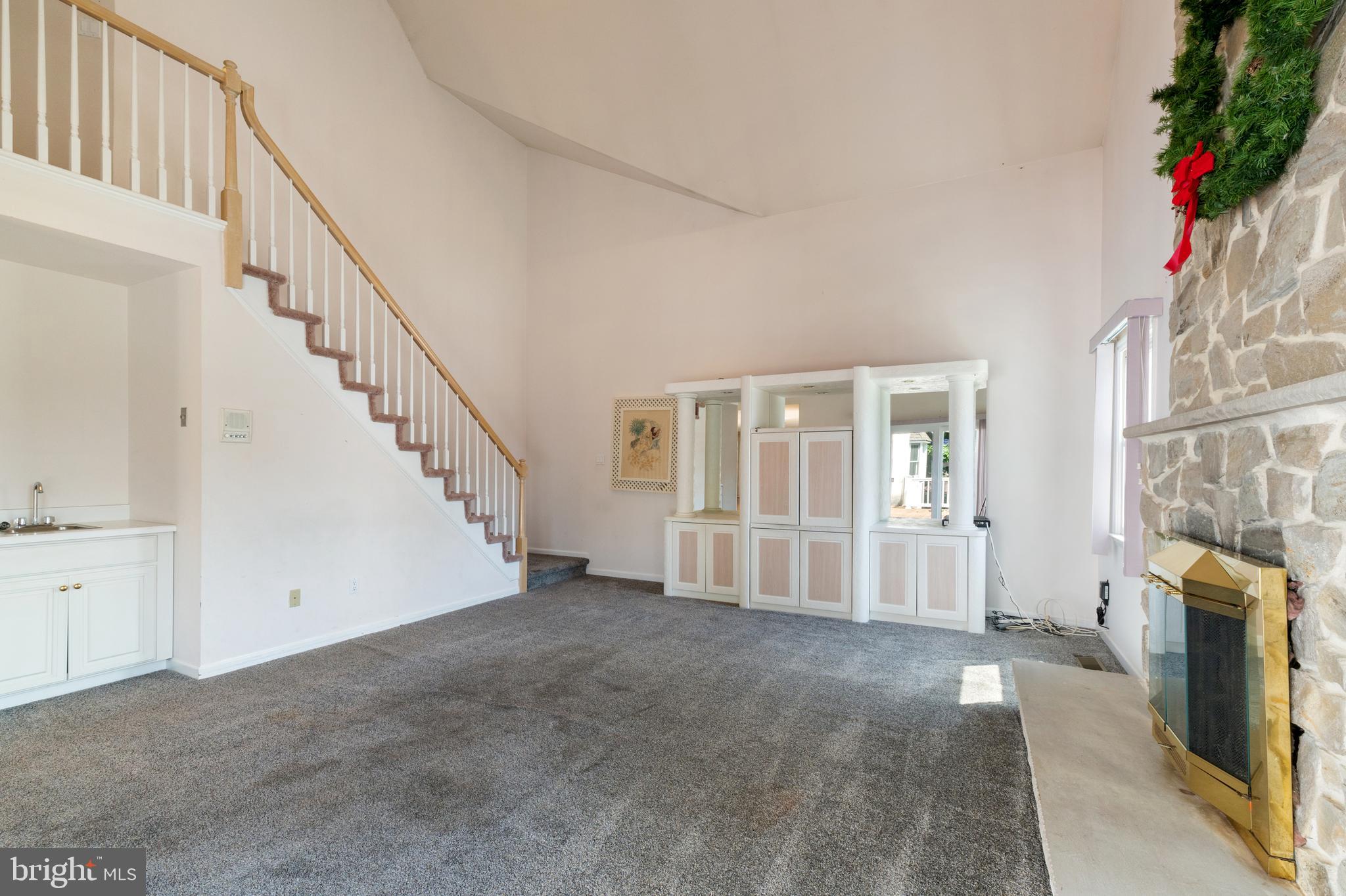 3323 Manor Rd
