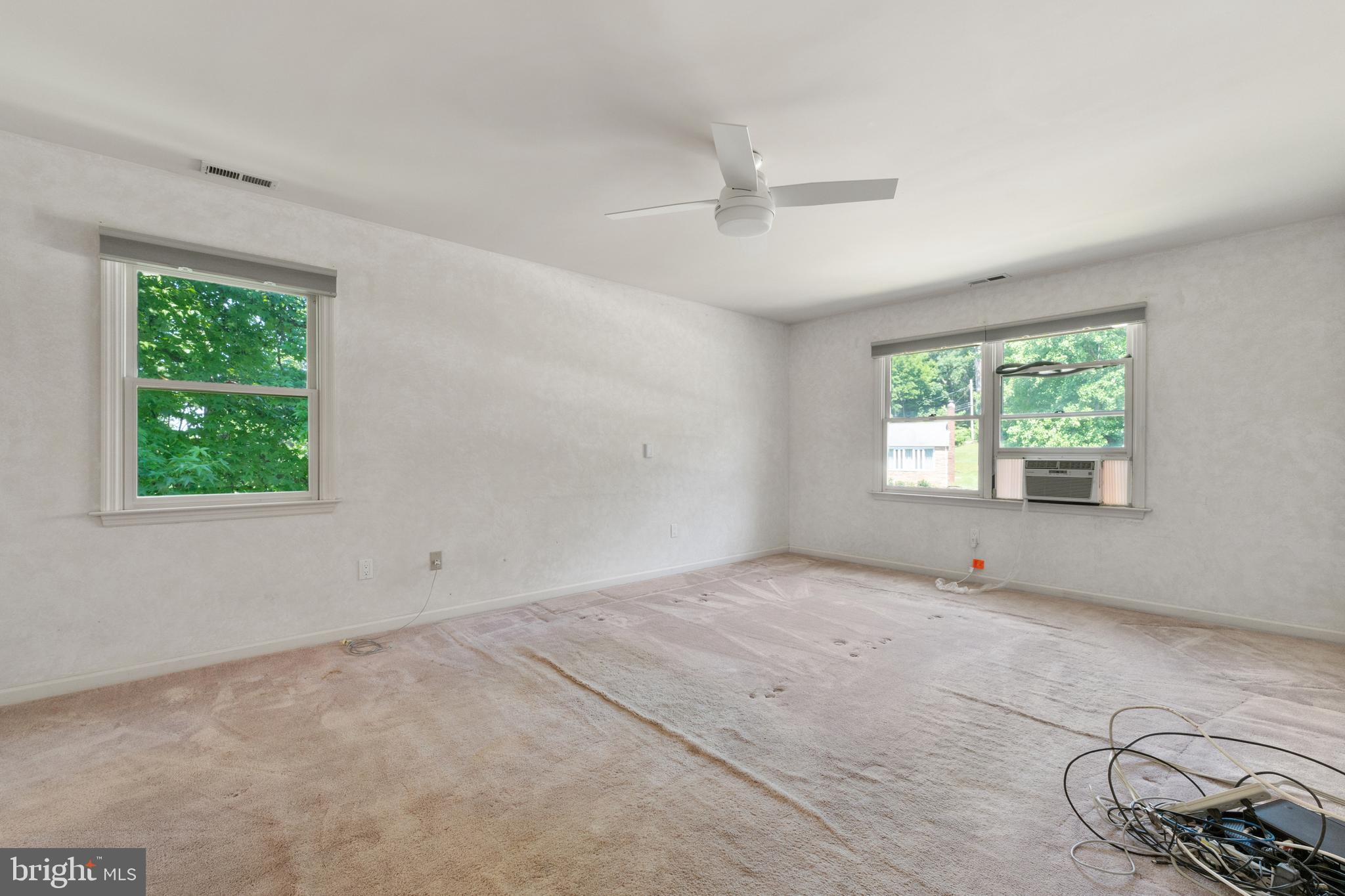 3323 Manor Rd