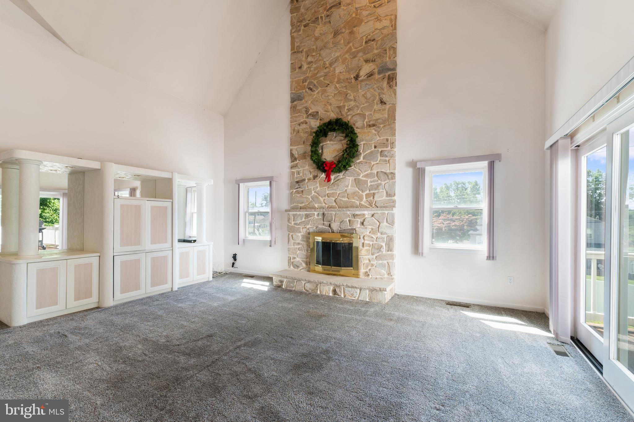 3323 Manor Rd