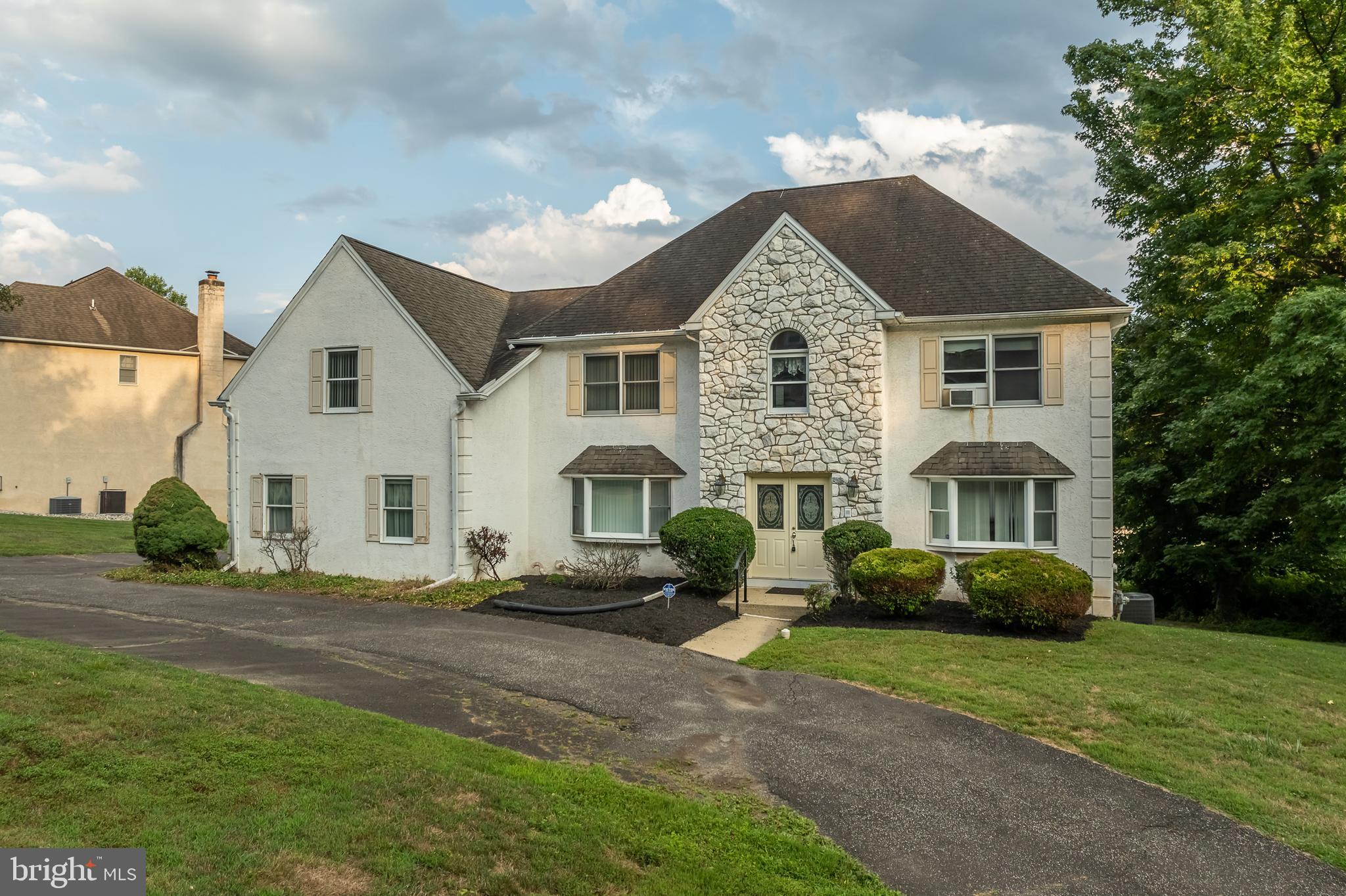 3323 Manor Rd