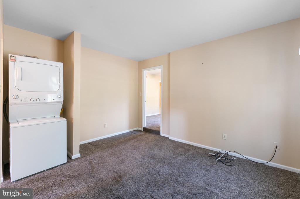 3323 Manor Rd