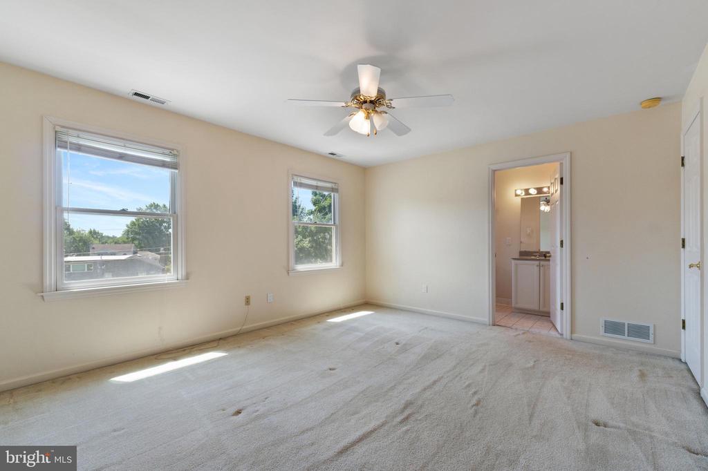 3323 Manor Rd