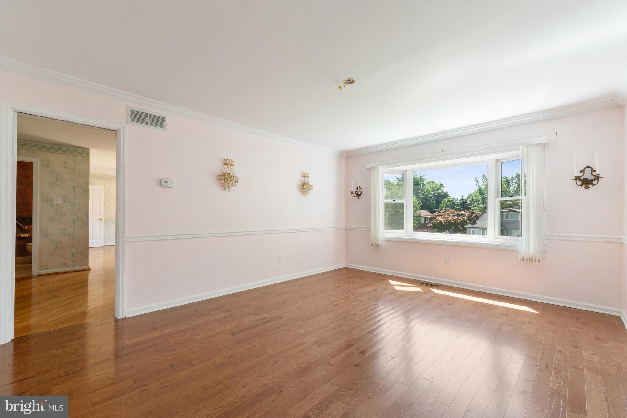 3323 Manor Rd
