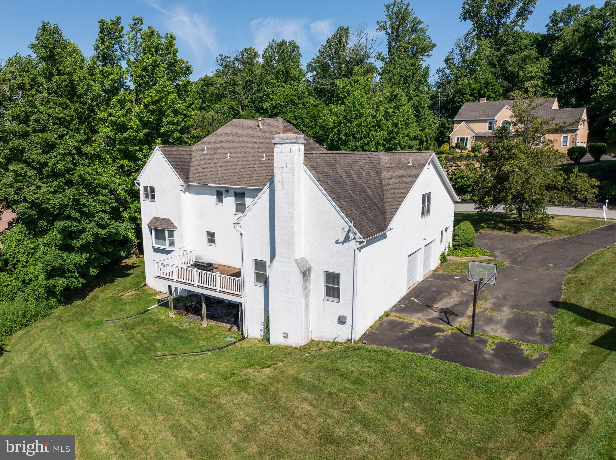 3323 Manor Rd