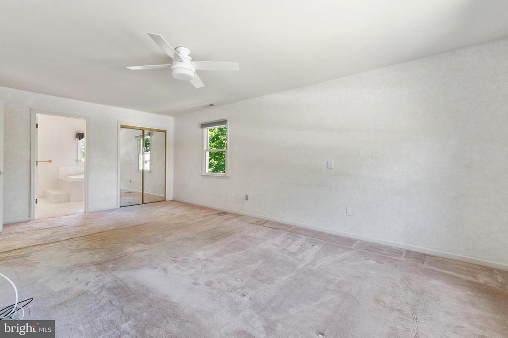 3323 Manor Rd