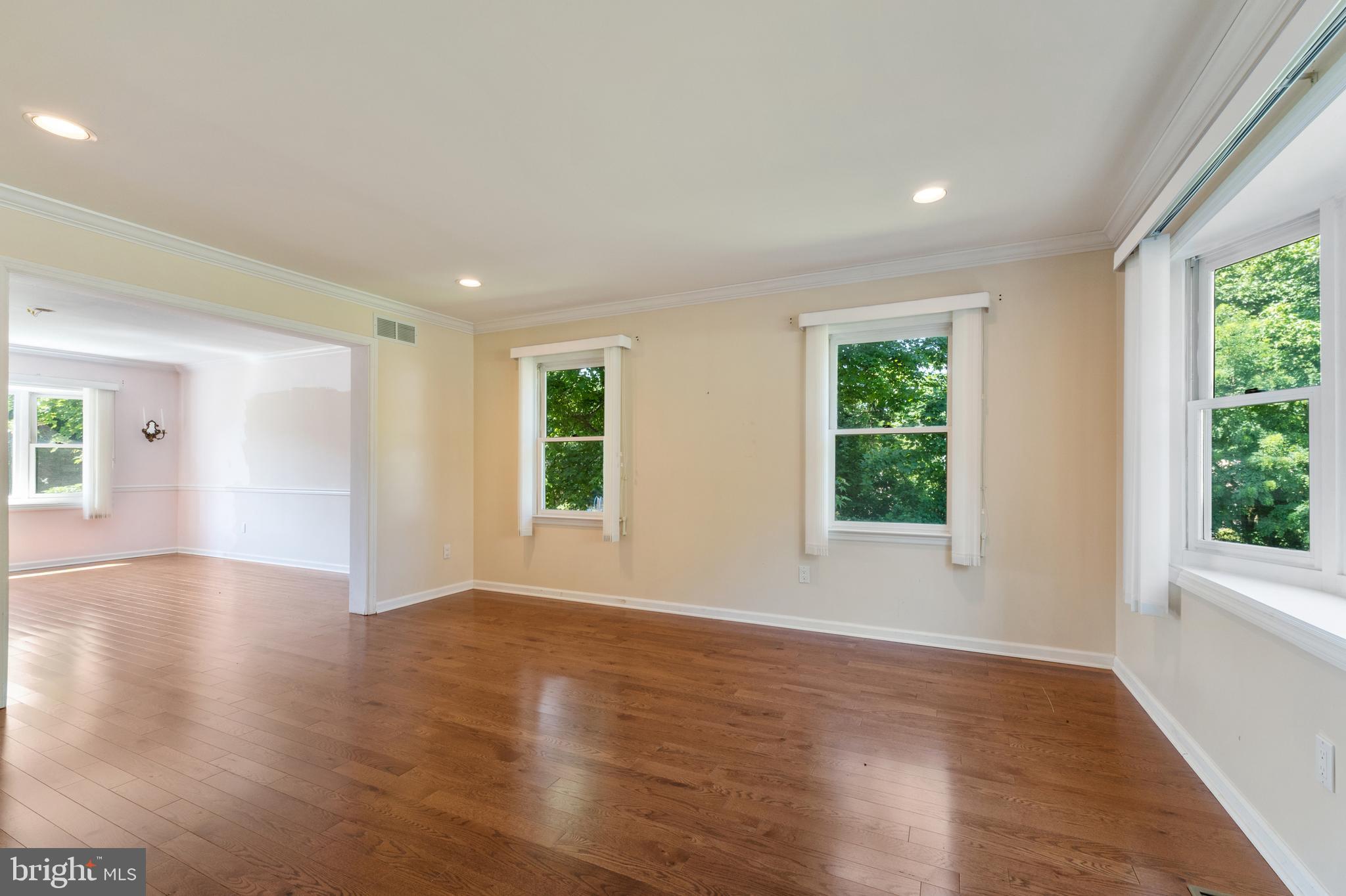 3323 Manor Rd