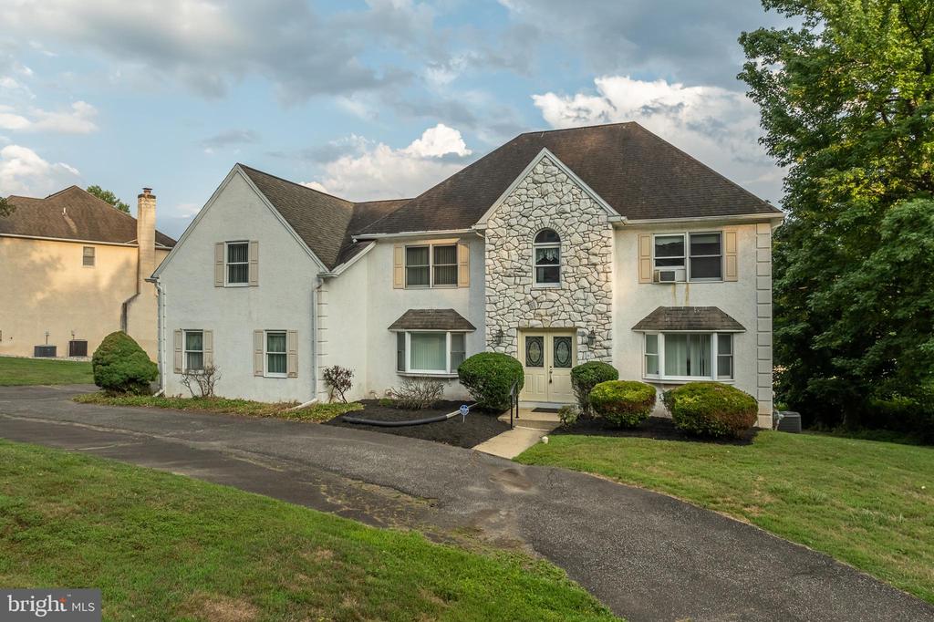 3323 Manor Rd