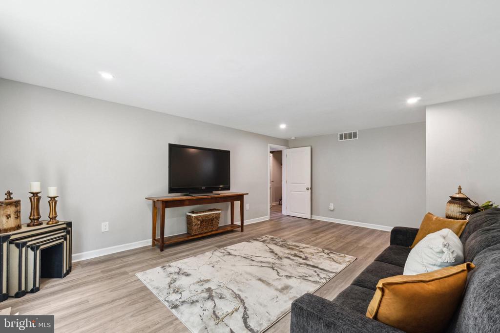 3138 Alpin Dr