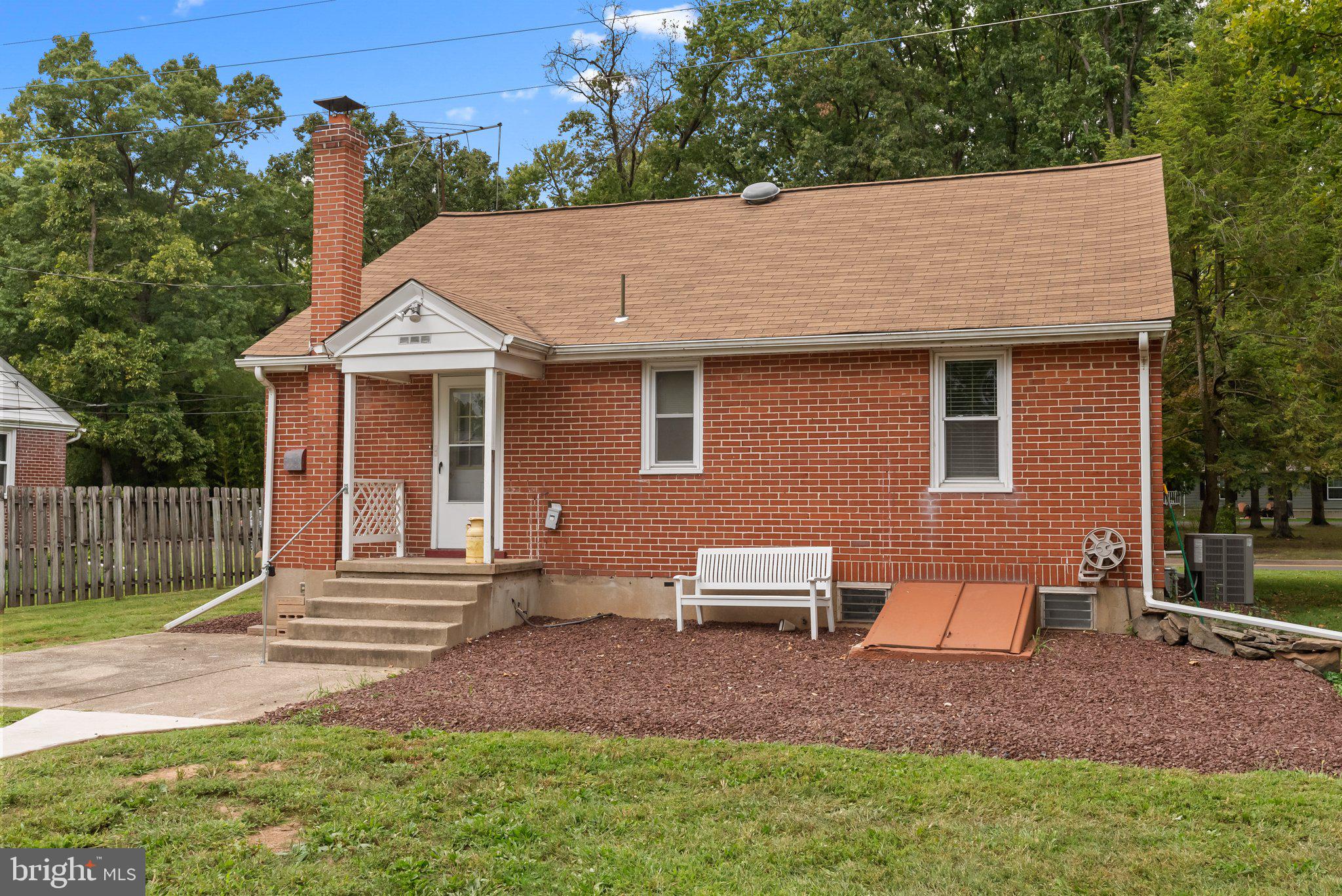 2035 Bergey Rd
