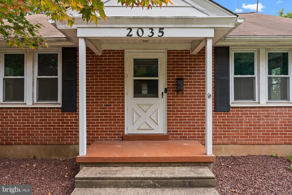 2035 Bergey Rd