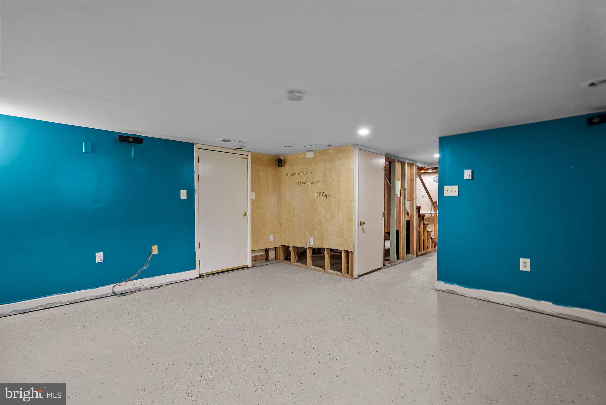 2035 Bergey Rd