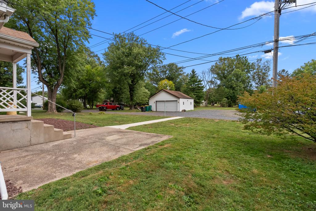 2035 Bergey Rd