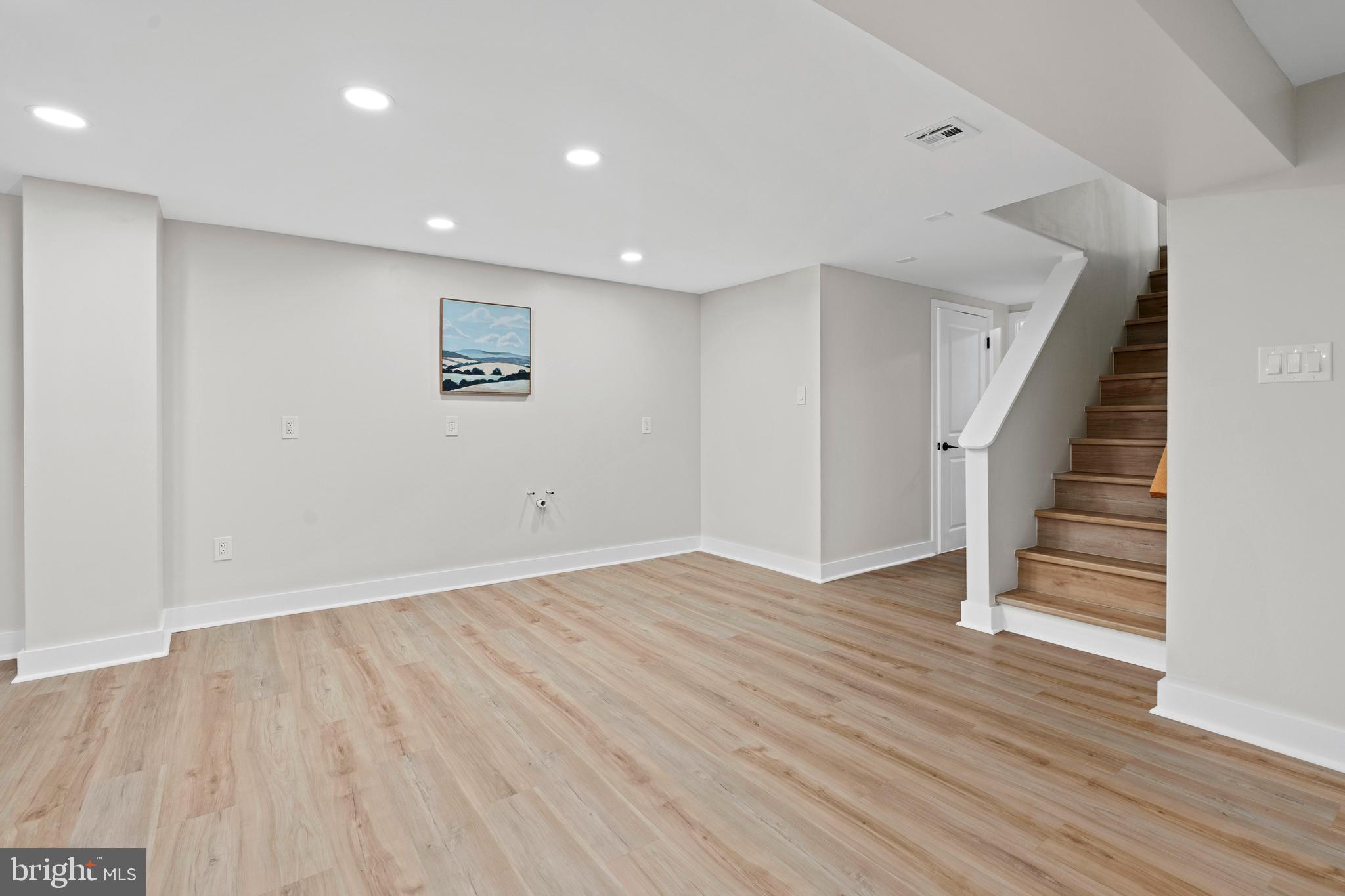285 W 3rd Ave