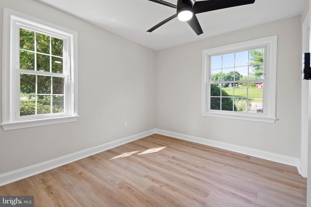 285 W 3rd Ave