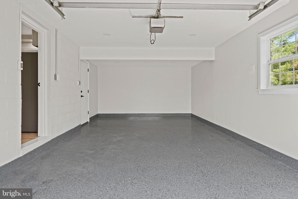 285 W 3rd Ave