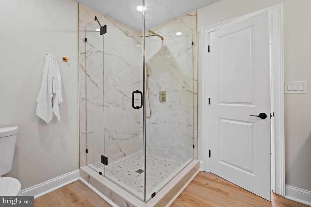 285 W 3rd Ave