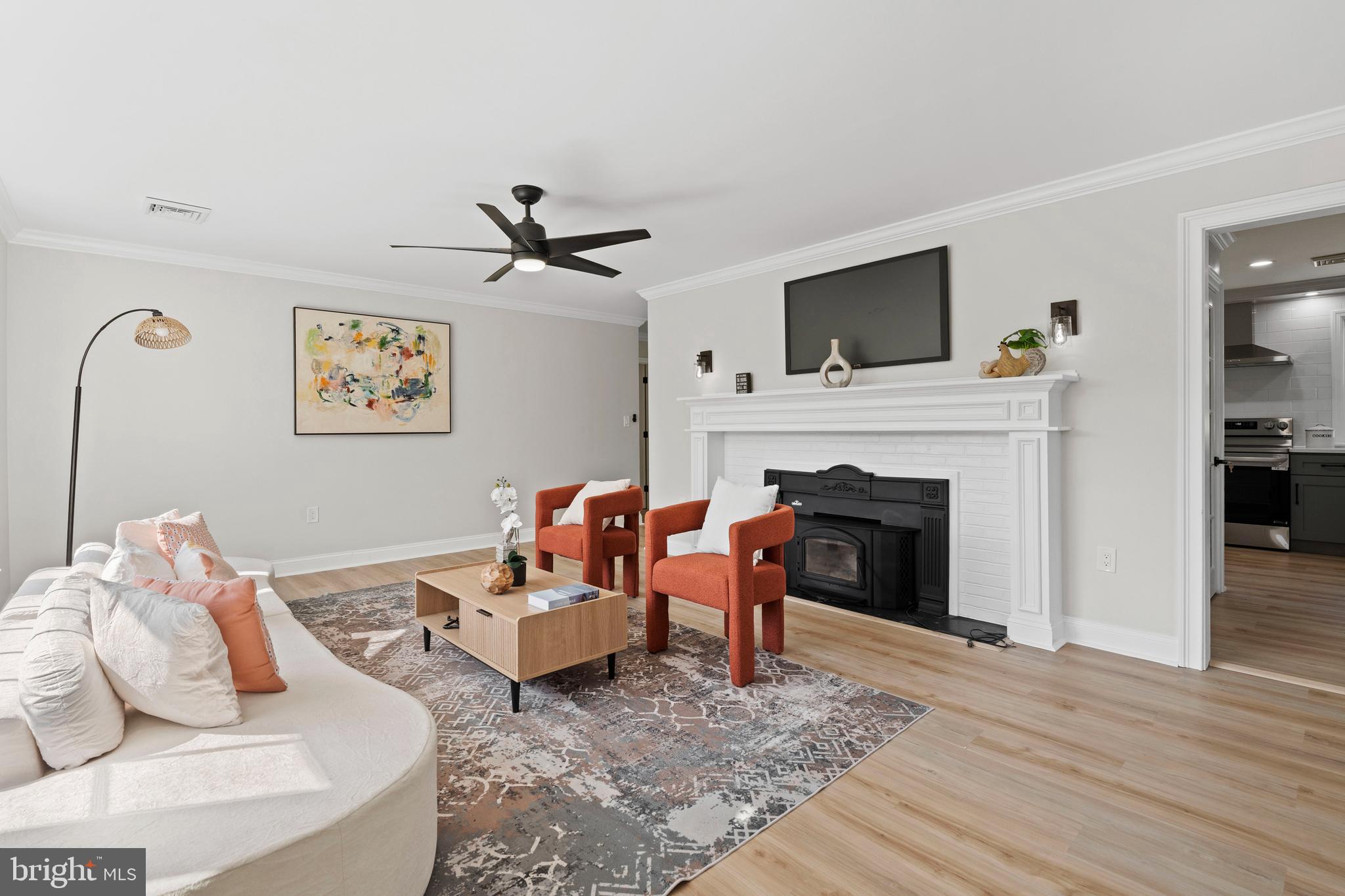 285 W 3rd Ave