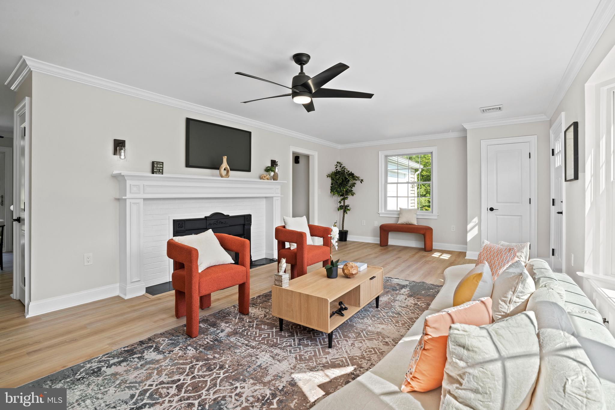 285 W 3rd Ave