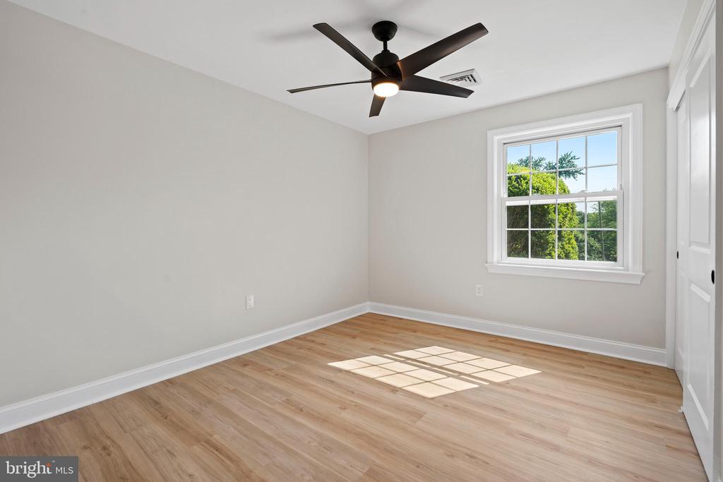 285 W 3rd Ave