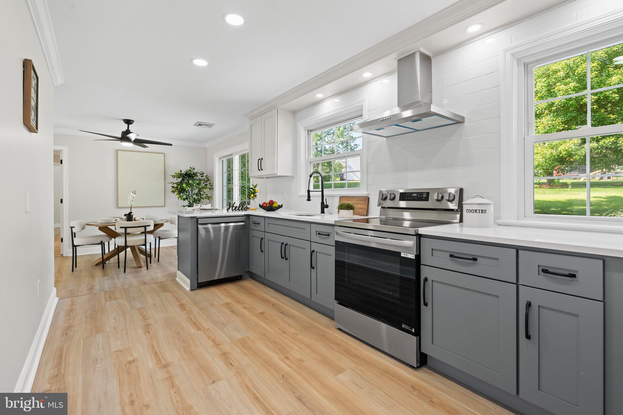 285 W 3rd Ave