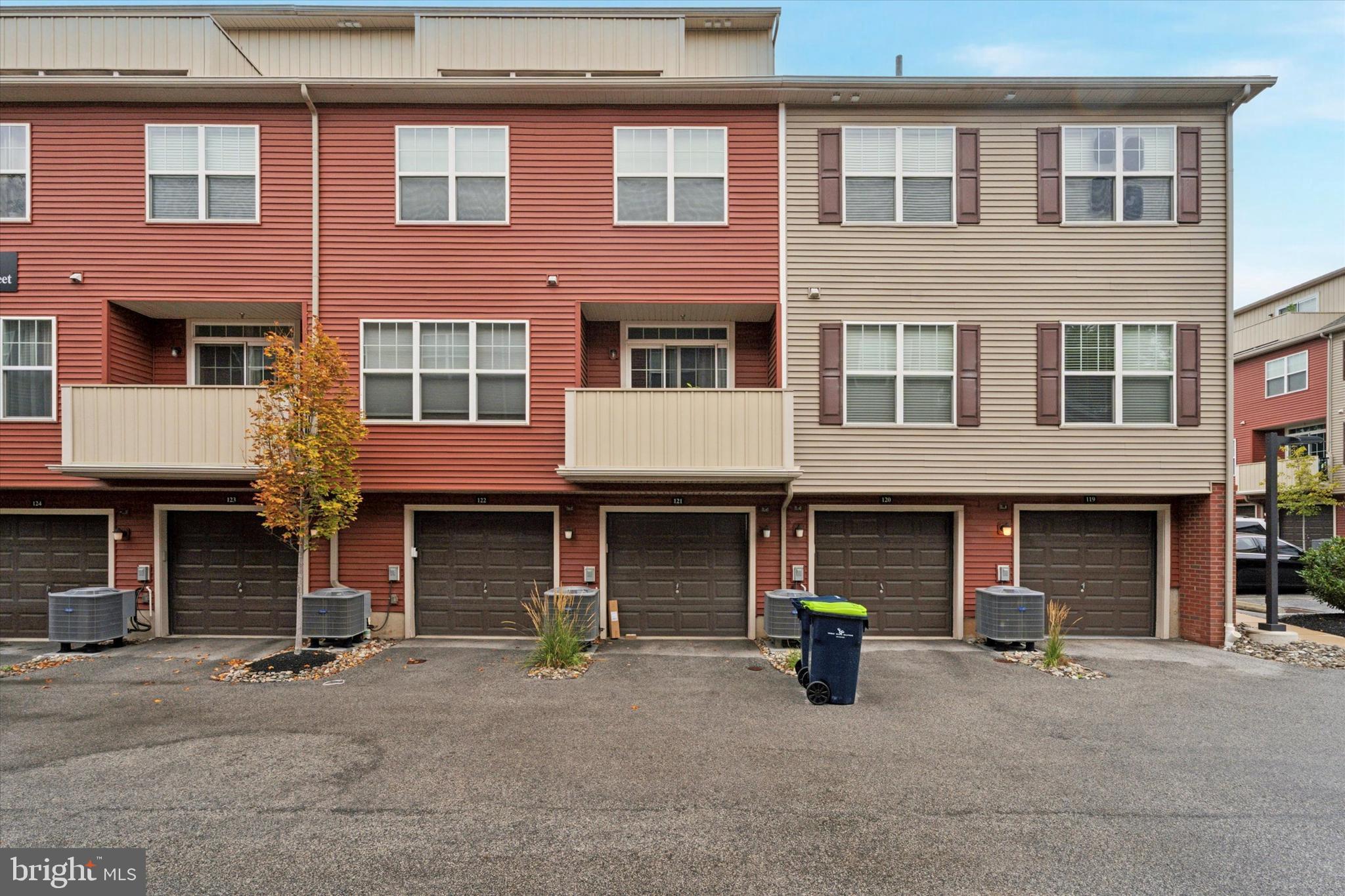 1525 DEKALB STREET 121