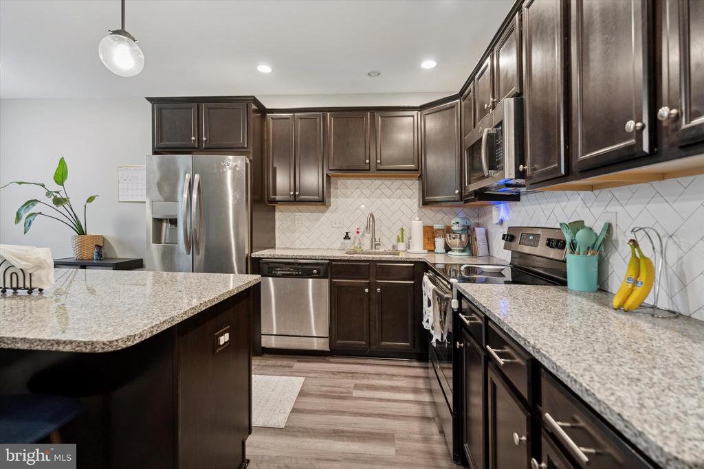 1525 DEKALB STREET 121