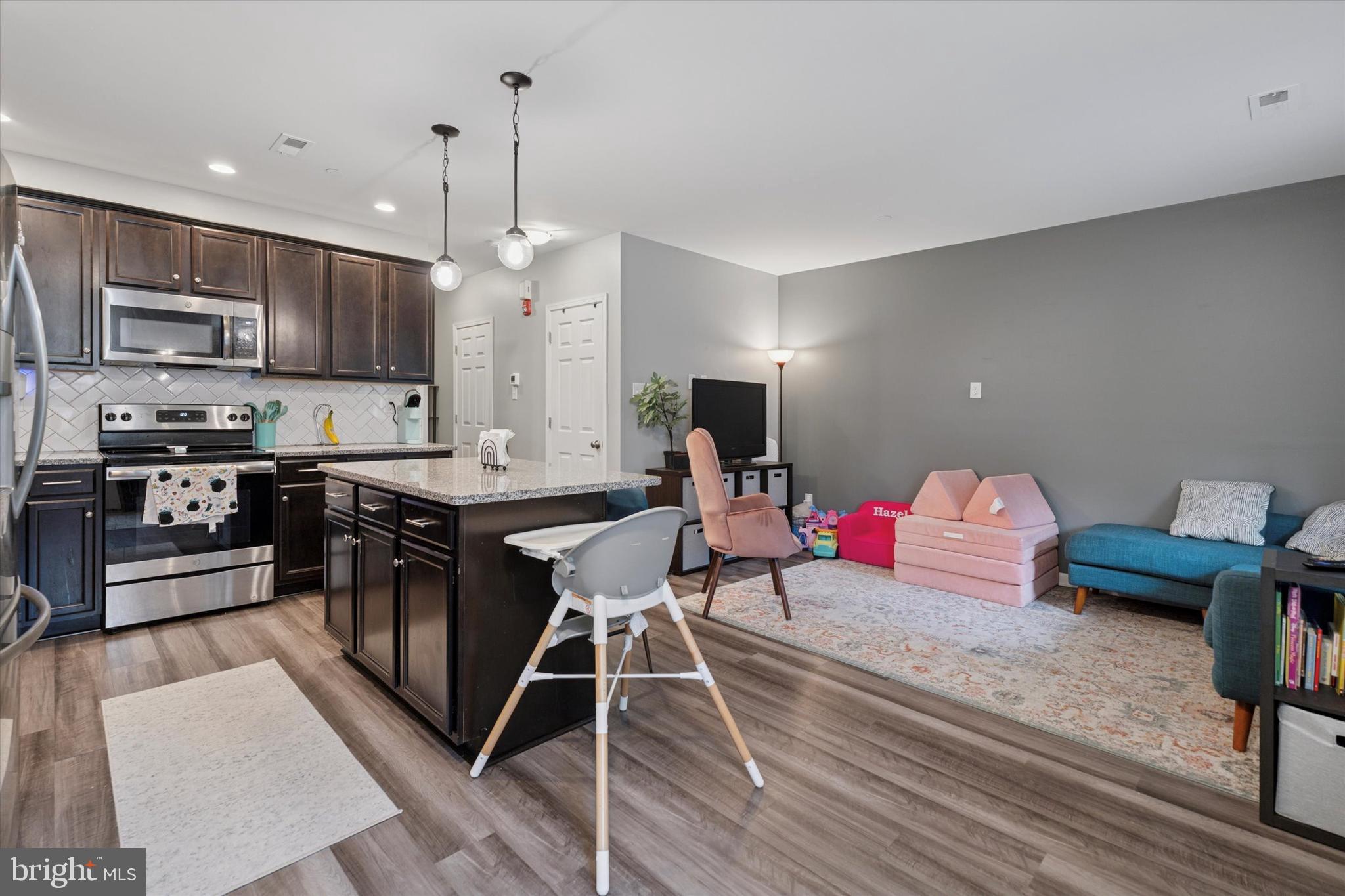 1525 DEKALB STREET 121